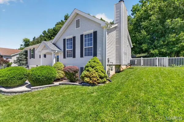 1815 Fox Pointe DR, Arnold, MO 63010