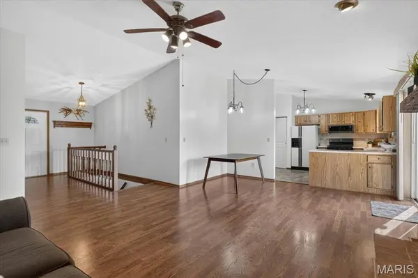 12120 Jeannette Mary DR, Maryland Heights, MO 63043