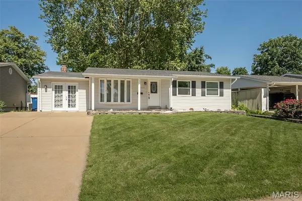 12030 Bennington PL,  Maryland Heights,  MO 63043