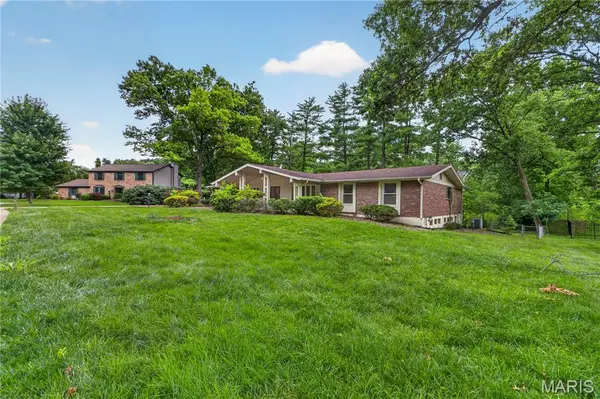 12470 Villa Hill LN, Creve Coeur, MO 63141