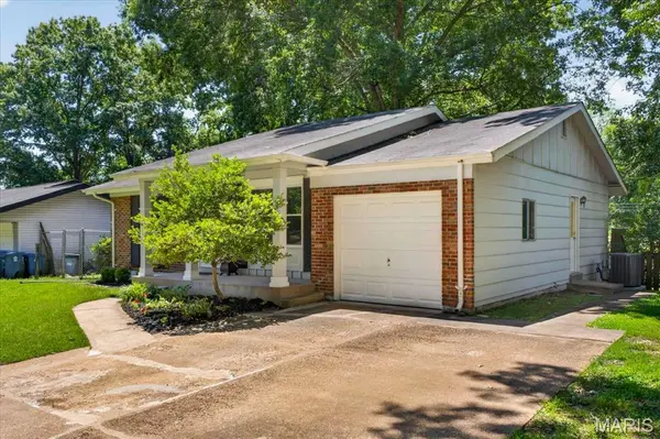 1404 Mautenne DR, Manchester, MO 63021