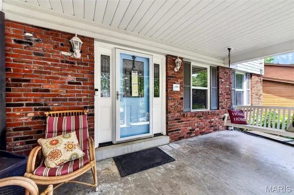 334 Clayton Oaks DR, Ellisville, MO 63011
