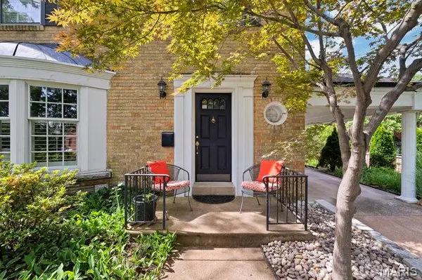 8124 Stratford DR, Clayton, MO 63105