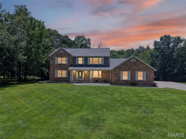 10 Woodleaf CT, St Paul, MO 63366