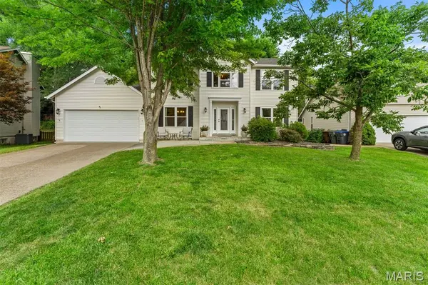 1085 Treeshade DR, St Peters, MO 63376
