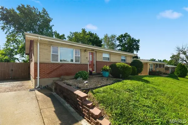 6908 Howdershell RD, Hazelwood, MO 63042