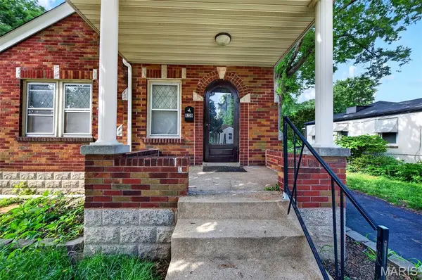 9259 E Breckenridge RD, Breckenridge Hills, MO 63114