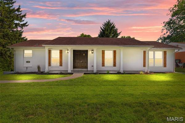 104 Primrose LN, Fairview Heights, IL 62208