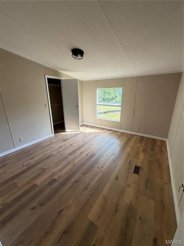 12565 Old 8 E, Mineral Point, MO 63660