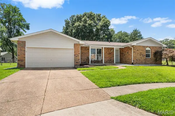 5863 Stonehorse CT, St Louis, MO 63129