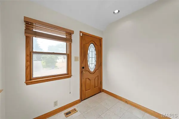 9715 Big Bend BLVD, St Louis, MO 63122