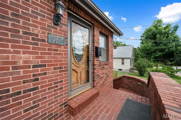 9715 Big Bend BLVD, St Louis, MO 63122