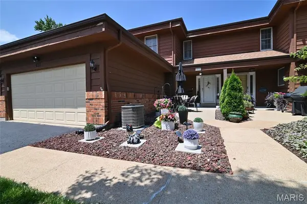 1131 Claytonbrook CT, Ballwin, MO 63011