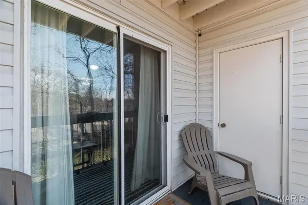 621 S Kirkwood RD #202, Kirkwood, MO 63122