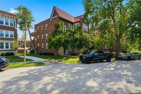 6247 N Rosebury AVE #1 W, St Louis, MO 63105