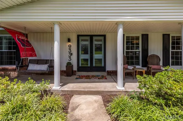 9333 Lincoln DR, Sunset Hills, MO 63127