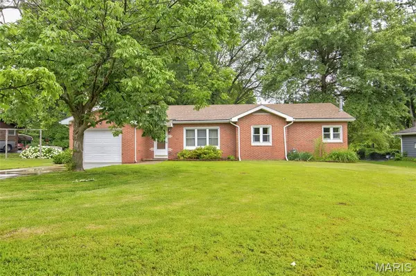 5673 Humbert RD, Godfrey, IL 62035