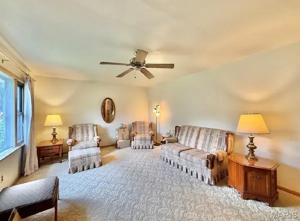 7127 Becker RD, Oakville, MO 63129