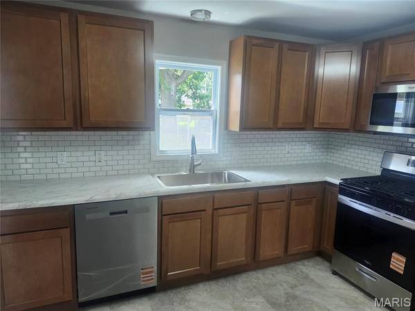 106 S Pearl ST, Bowling Green, MO 63334