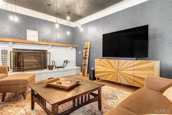 1363 Brandywine LN, St Charles, MO 63376