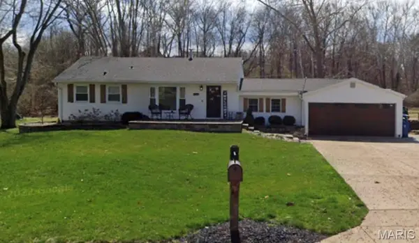 140 Brookside LN, Ballwin, MO 63021