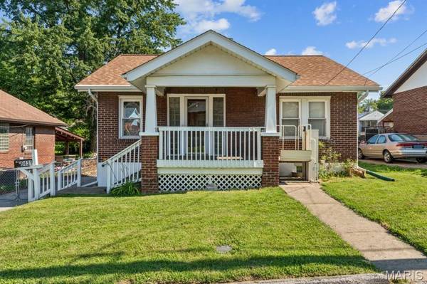 9431 Burdella AVE, St John, MO 63114