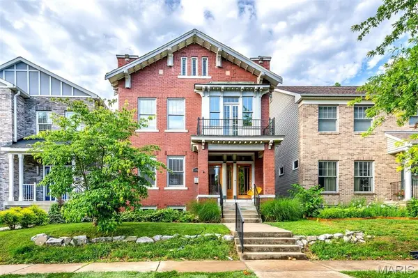 5782 McPherson AVE, St Louis, MO 63112