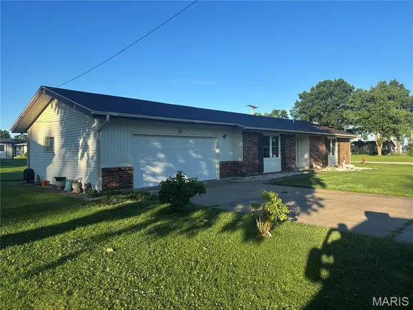 107 Charles ST, Shelbina, MO 63468