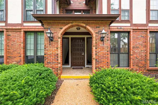 929 Claytonbrook DR #2, Ballwin, MO 63011