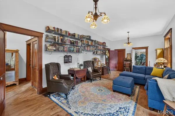 634 N Metter AVE, Columbia, IL 62236
