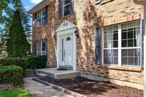 1132 Running Waters DR, St Charles, MO 63304
