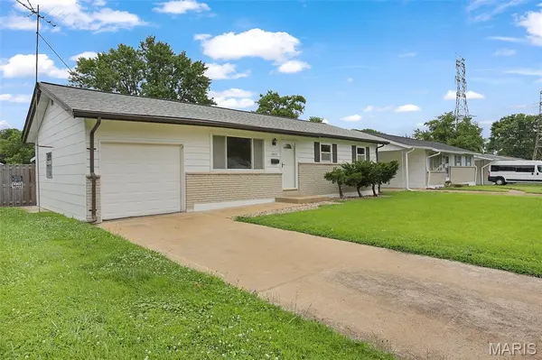 1865 Violet DR, Florissant, MO 63031