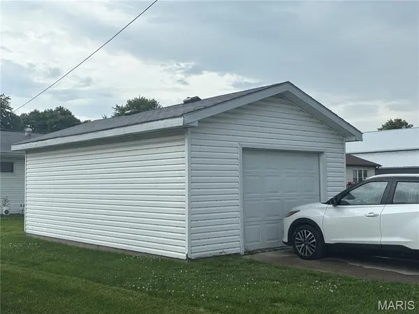 424 N 5th ST, Breese, IL 62230