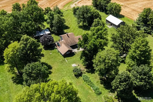 5495 Wilson RD, Oakdale, IL 62268