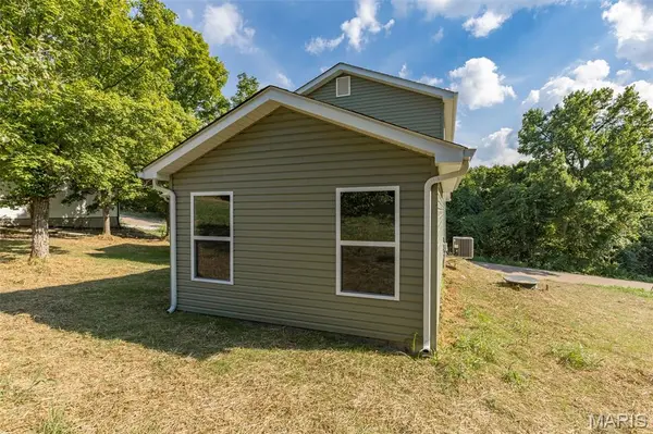 404 E Plattin ST, De Soto, MO 63020