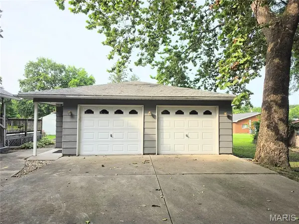 409 Grand AVE, Coffeen, IL 62017