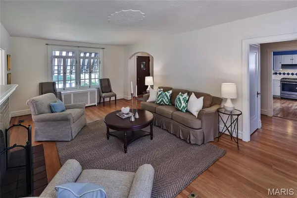418 Mission CT, University City, MO 63130