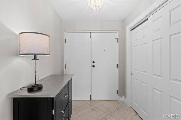 964 Claytonbrook DR #2B, Ballwin, MO 63011