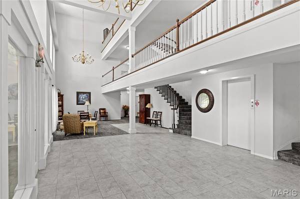 964 Claytonbrook DR #2B, Ballwin, MO 63011