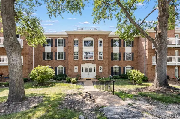 964 Claytonbrook DR #2B,  Ballwin,  MO 63011