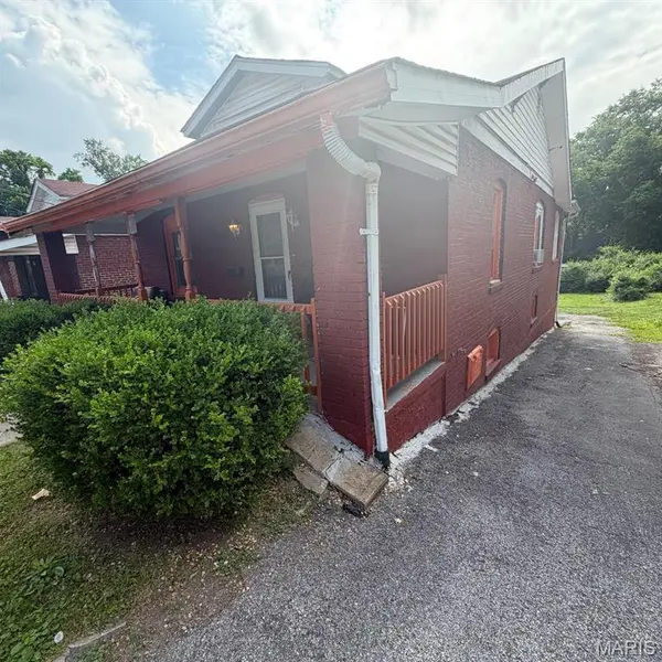 3416 Lucas And Hunt RD, St Louis, MO 63121