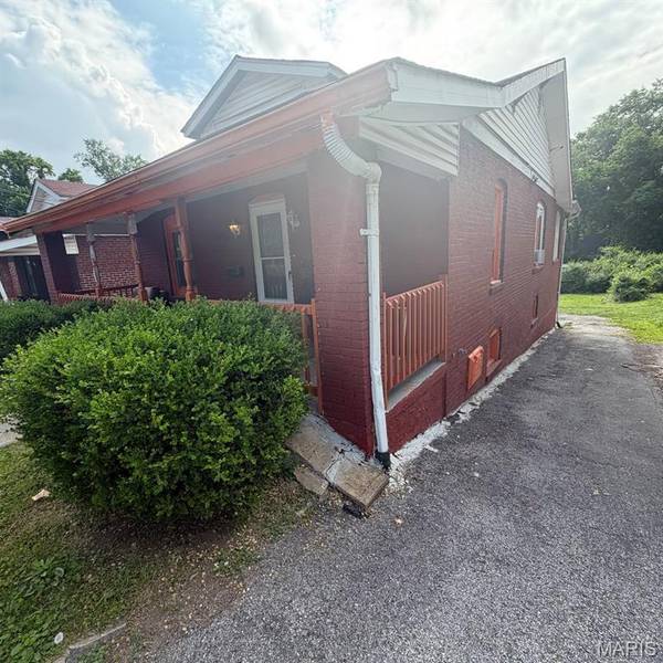 3416 Lucas And Hunt RD, St Louis, MO 63121