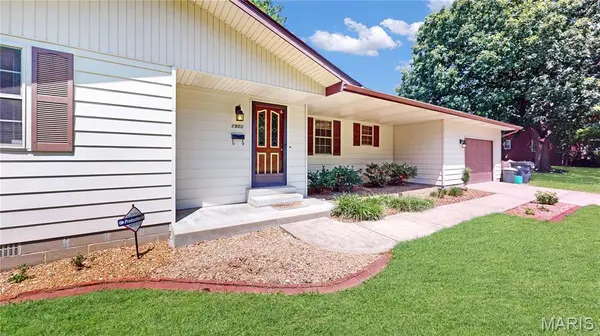 1905 Foster DR, Belleville, IL 62226