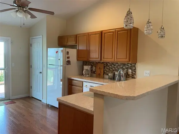 95 CRIMSON CT #B, Highland, IL 62249