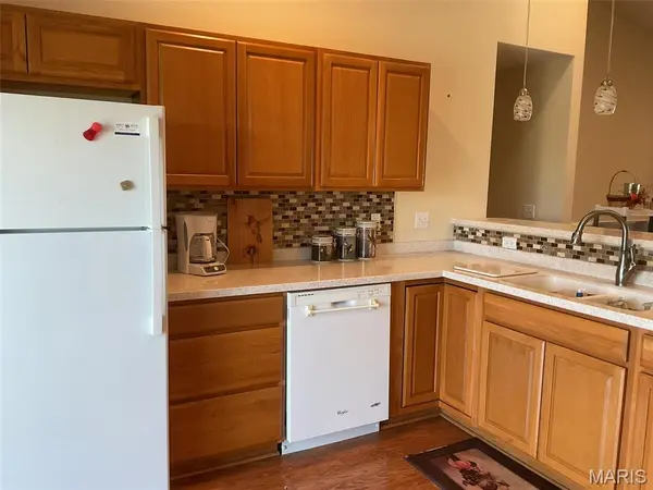 95 CRIMSON CT #B, Highland, IL 62249