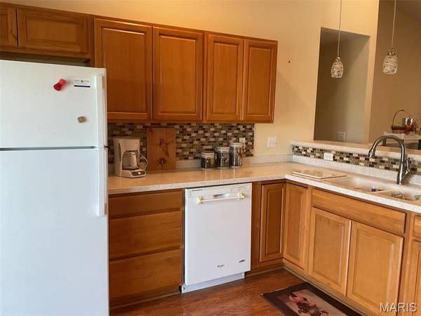 95 CRIMSON CT #B, Highland, IL 62249