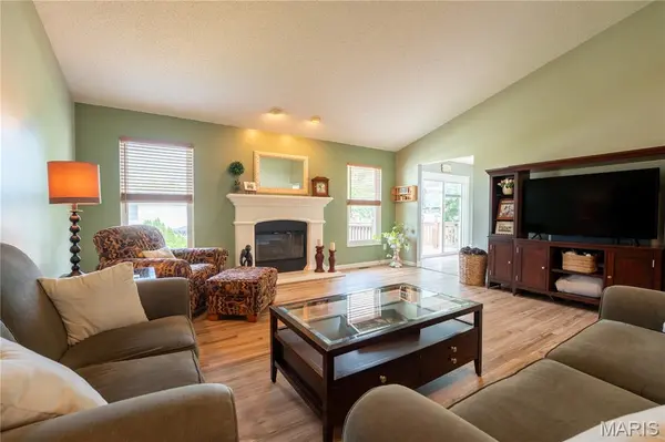 2327 Hidden Deer DR, O'fallon, MO 63368