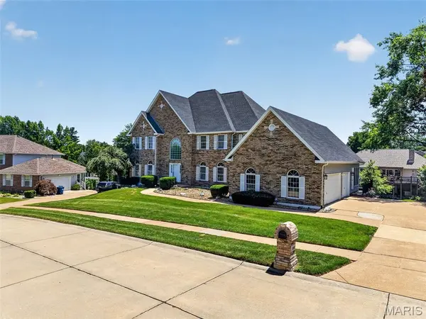 6320 Christopher Winds CT, Oakville, MO 63129