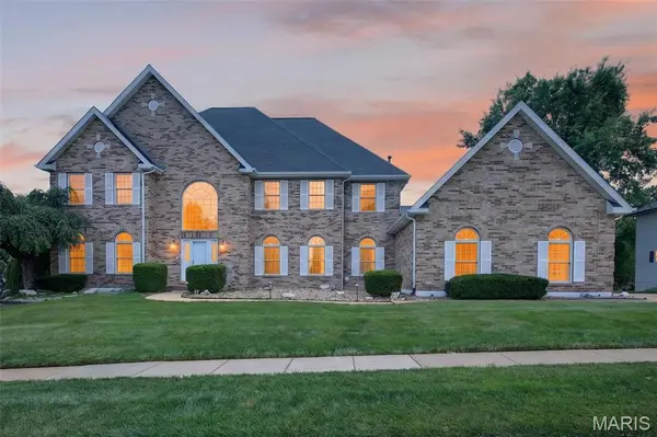 6320 Christopher Winds CT, Oakville, MO 63129