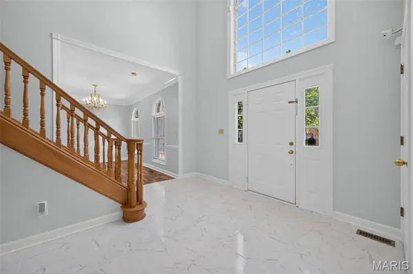 6320 Christopher Winds CT, Oakville, MO 63129